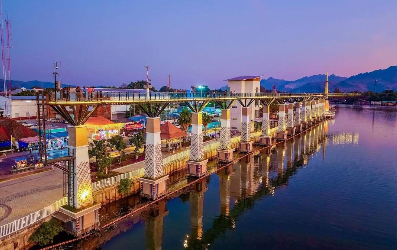 Завораживающие виды: стеклянный мост в Канчанабури.