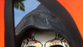 Декорации к Хеллоуину установили в Патонге